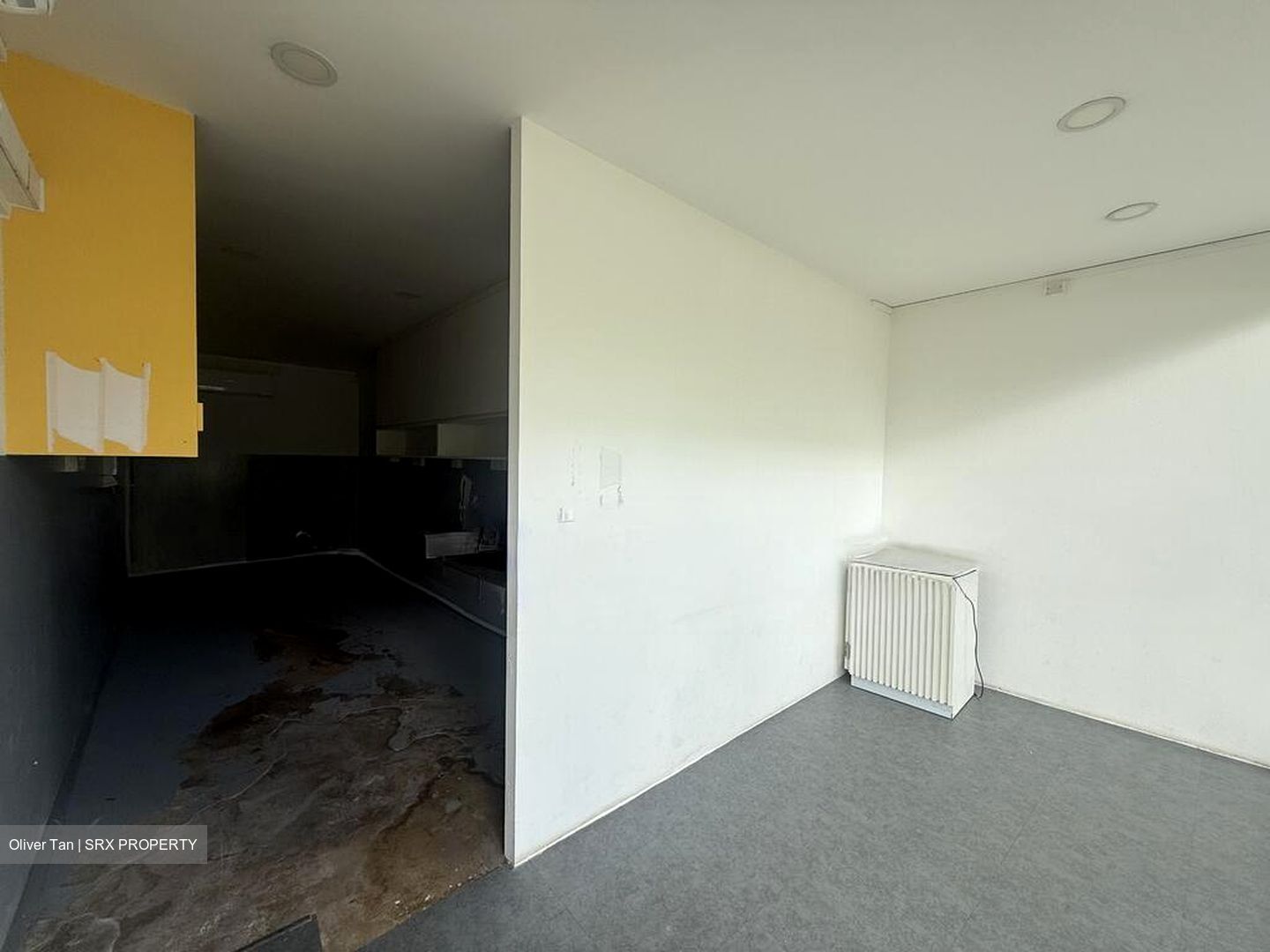 Hillside Drive (D19), Retail #498446641